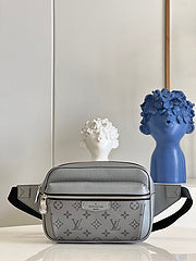 LV OUTDOOR BUMBAG M30245